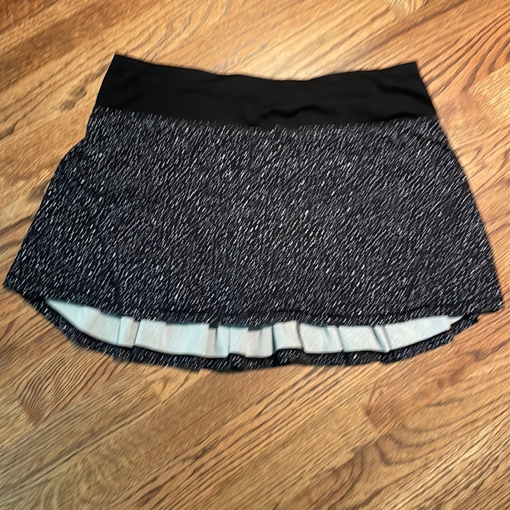 lululemon Skirt size 6 regular
